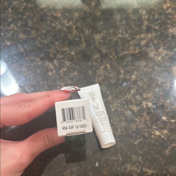 Kopari Sun Shield Soft Glow Daily Face SPF 30 - Picture 4 of 4